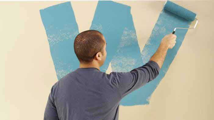 شروع نقاشی ساختمان با غلطک نقاشی