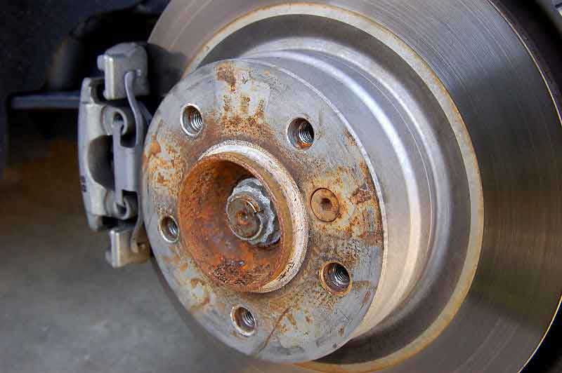 تمیز کردن سطوح زنگ زده