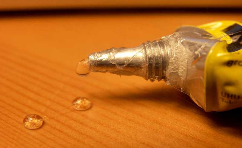 پاک کردن لکه چسب از سطوح مختلف