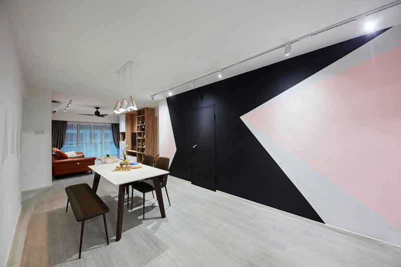 یک دیوار طرح دار که چشم شما را به سمت طرفین یا به بالا بکشد ایجاد کنید