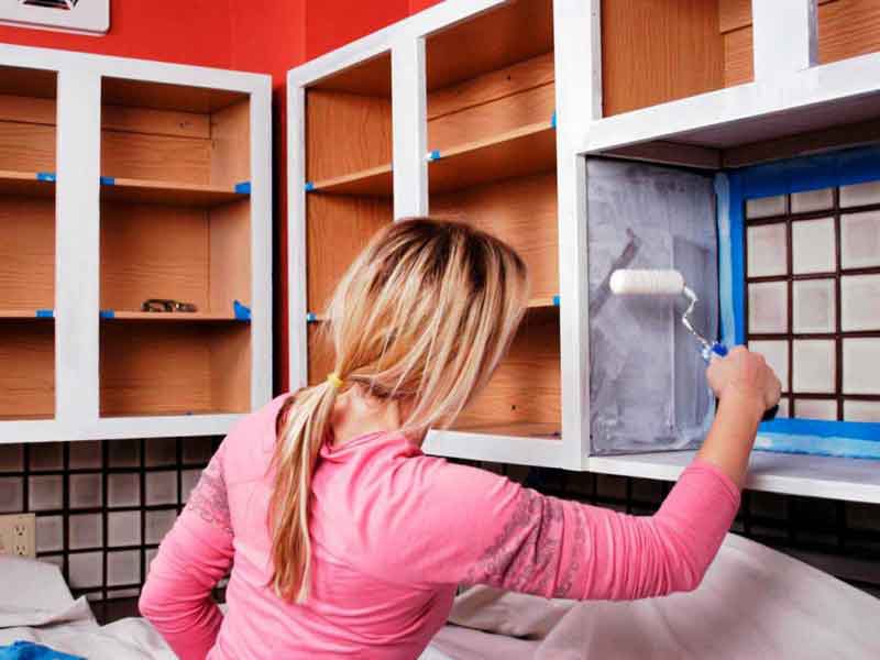 اول-داخل-کابینت-را-آستری-و-رنگ-بزنید