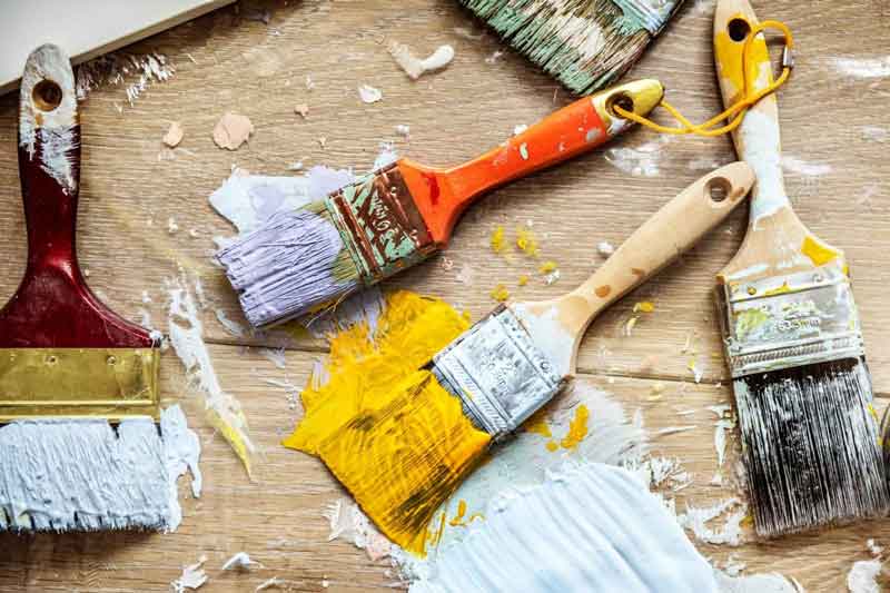 اشتباه متداول در نقاشی ساختمان - غرق کردن قلمو در رنگ 