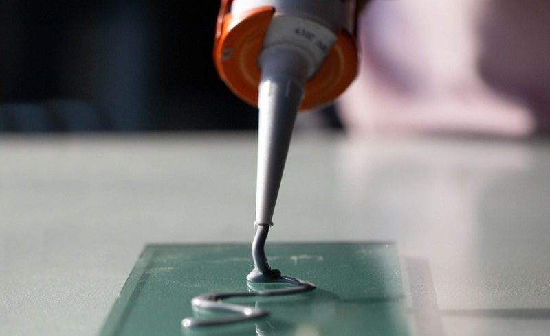 ماستیک: راز مقاومت بی‌نظیر در سطوح ساختمانی! (کاربردها + آموزش نحوه ترکیب)